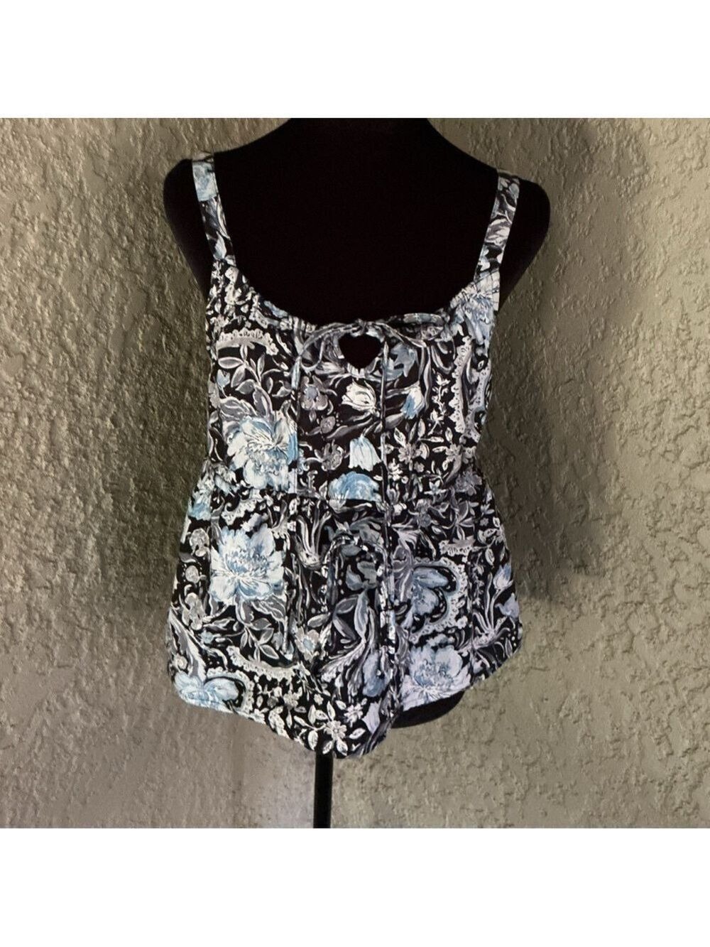 Tahari Women’s 100% Linen Floral Print Sleeveless Top / camisole Size M